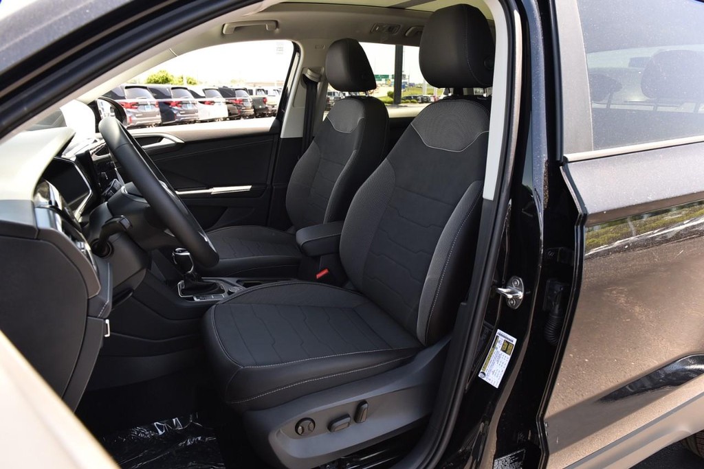 Volkswagen Taos Vehicle Full-screen Gallery Image 20