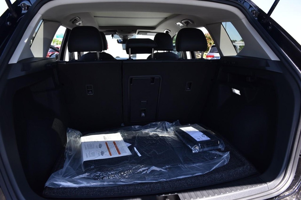 Volkswagen Taos Vehicle Full-screen Gallery Image 26