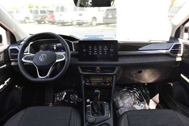 Volkswagen Taos Vehicle Image 07