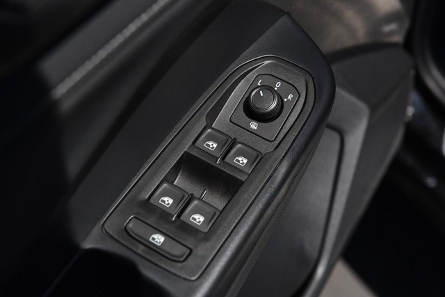 Volkswagen Taos Vehicle Image 08