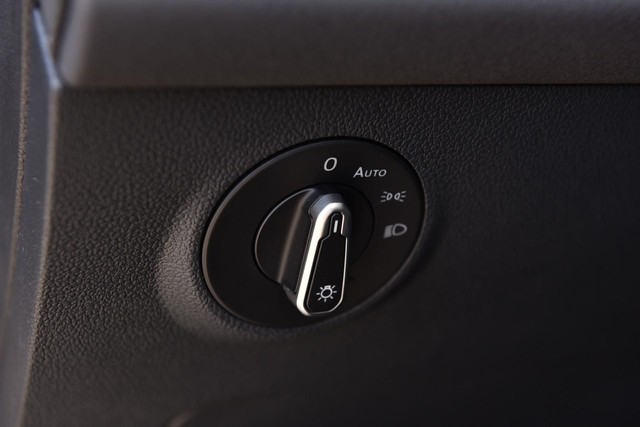 Volkswagen Taos Vehicle Image 10
