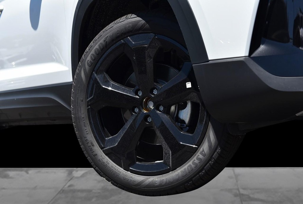 Volkswagen Taos Vehicle Full-screen Gallery Image 3