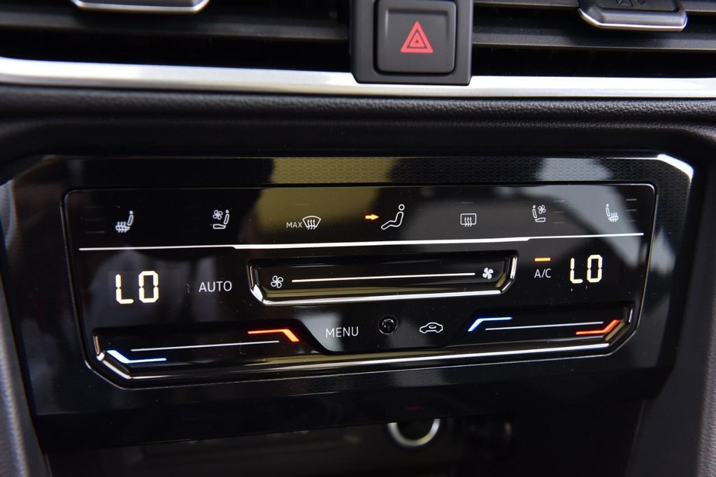 Volkswagen Taos Vehicle Full-screen Gallery Image 14