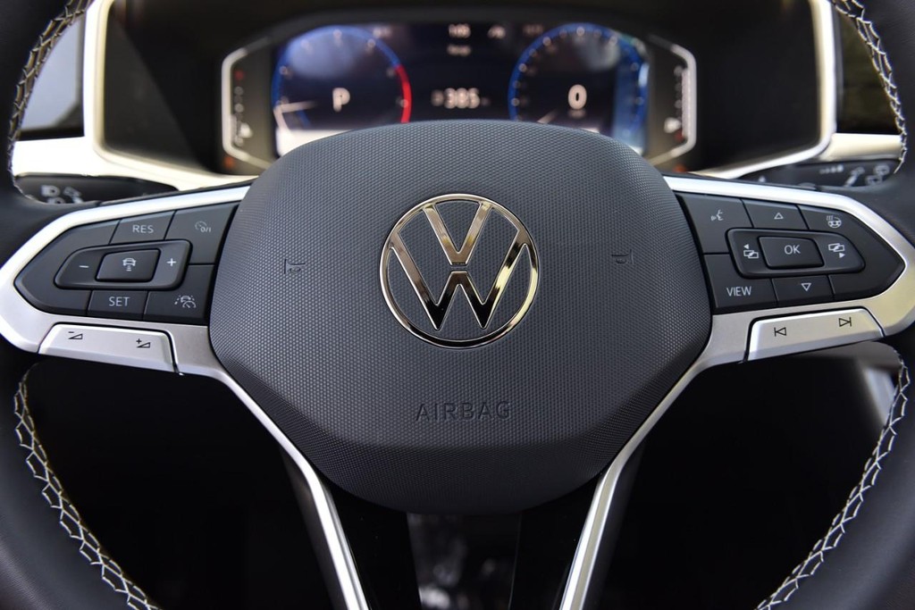 Volkswagen Taos Vehicle Full-screen Gallery Image 19
