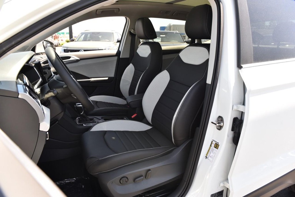 Volkswagen Taos Vehicle Full-screen Gallery Image 20