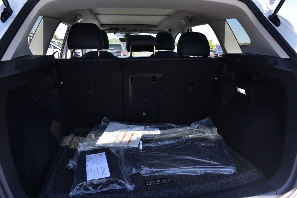 Volkswagen Taos Vehicle Full-screen Gallery Image 26