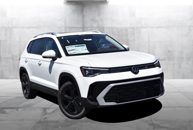 Volkswagen Taos Vehicle Image 02