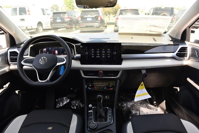 Volkswagen Taos Vehicle Image 07