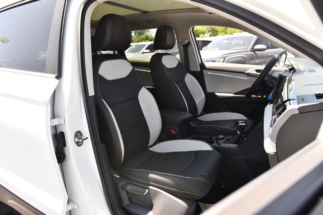 Volkswagen Taos Vehicle Image 21
