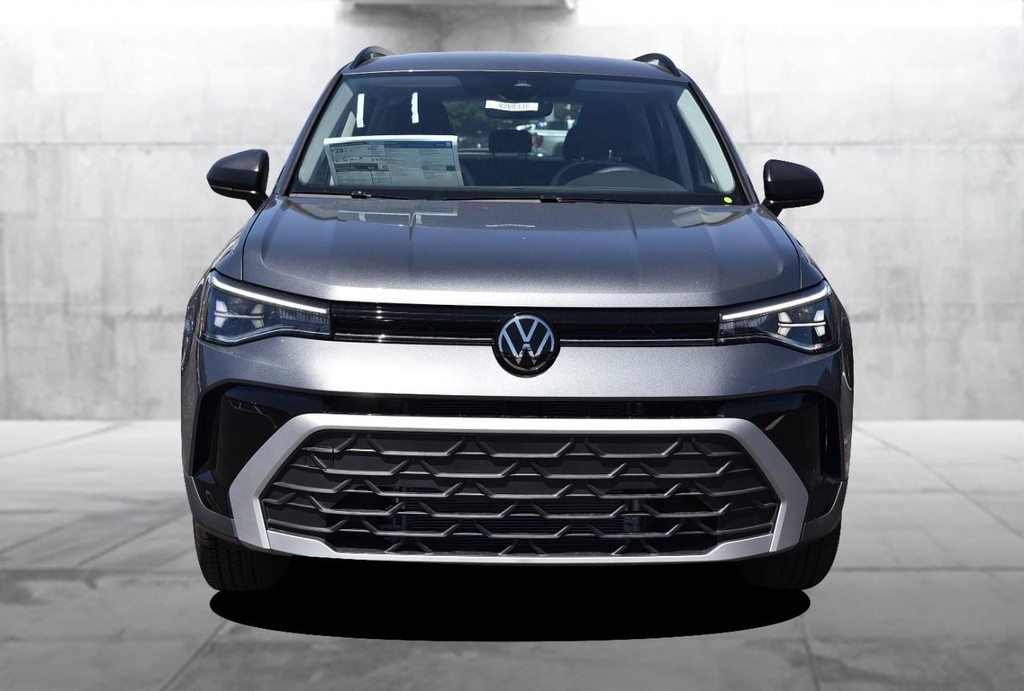 Volkswagen Taos Vehicle Full-screen Gallery Image 4