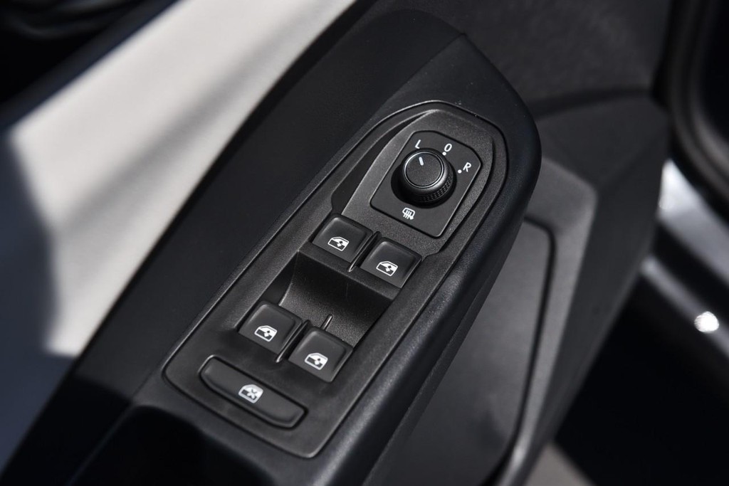 Volkswagen Taos Vehicle Full-screen Gallery Image 8