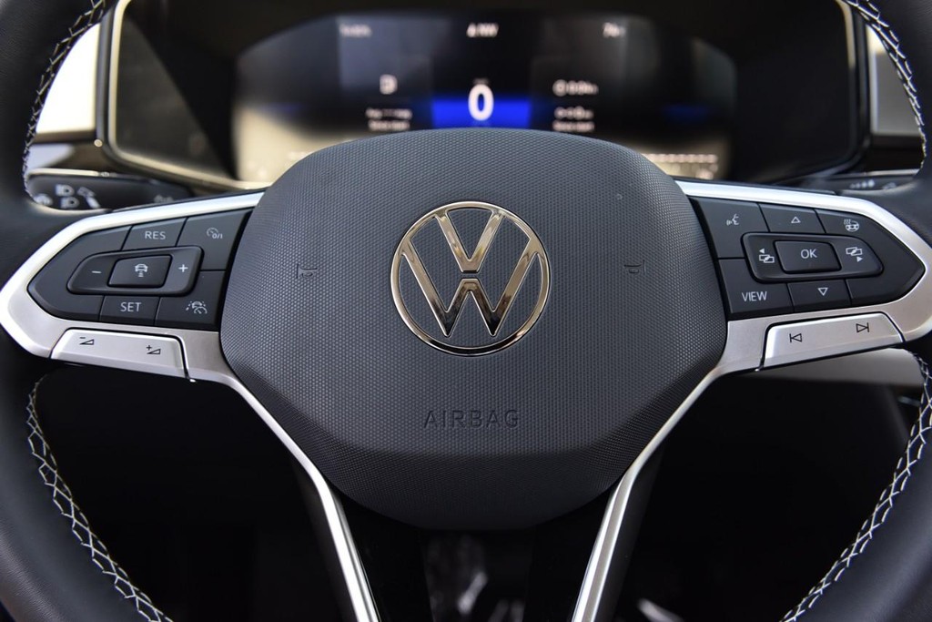 Volkswagen Taos Vehicle Full-screen Gallery Image 18