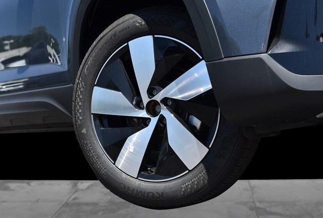 Volkswagen Taos Vehicle Image 03