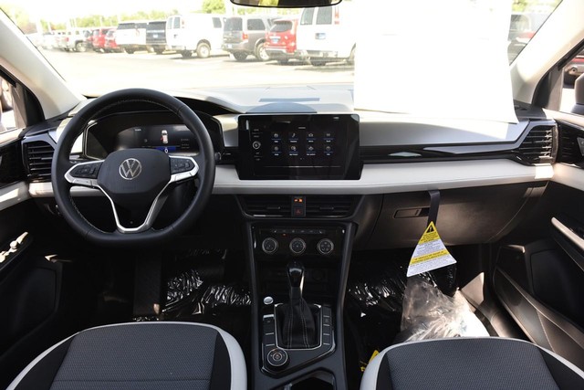 Volkswagen Taos Vehicle Image 07