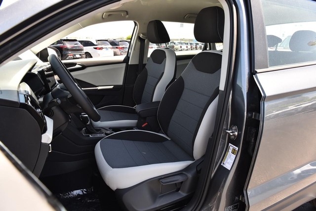 Volkswagen Taos Vehicle Image 19