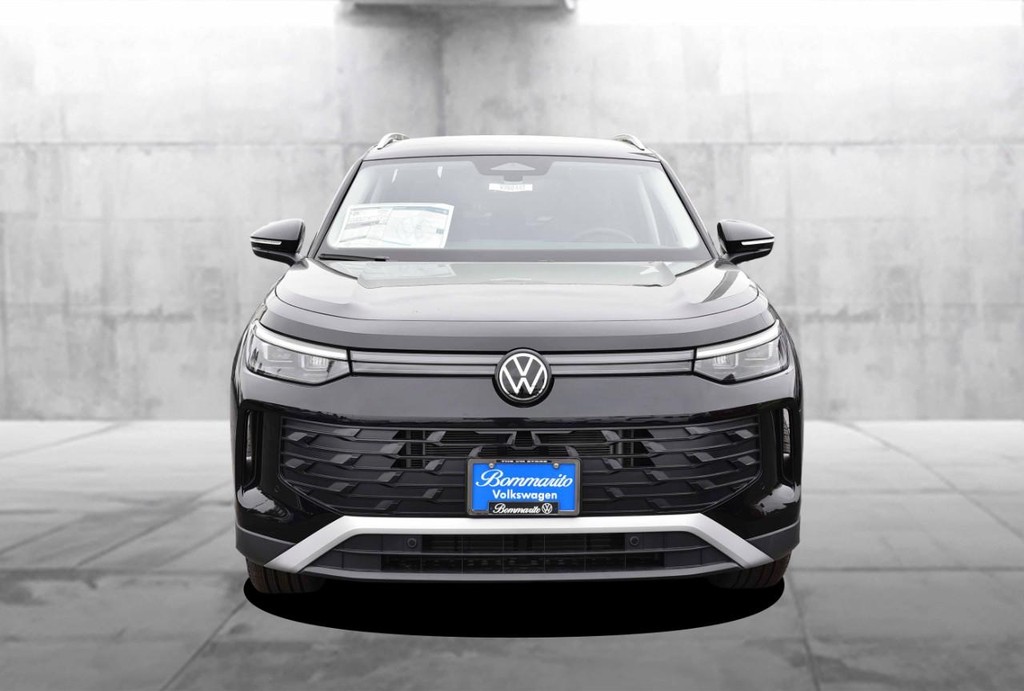 Volkswagen Tiguan Vehicle Full-screen Gallery Image 4
