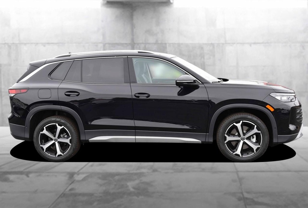 Volkswagen Tiguan Vehicle Full-screen Gallery Image 5