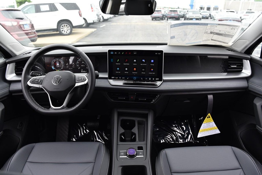 Volkswagen Tiguan Vehicle Full-screen Gallery Image 7
