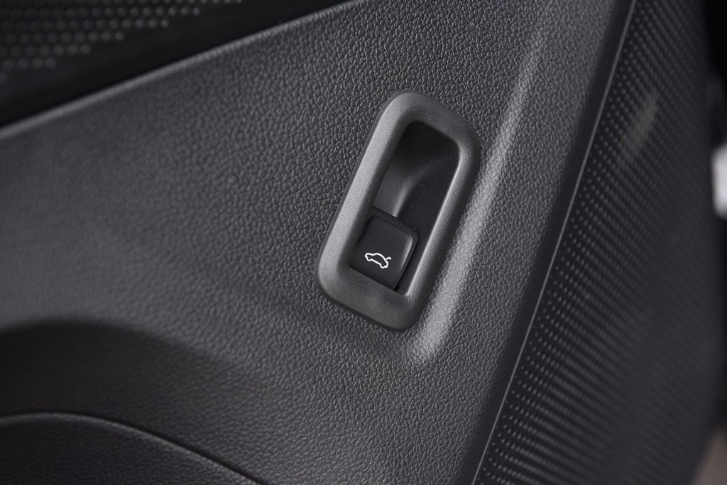 Volkswagen Tiguan Vehicle Full-screen Gallery Image 9
