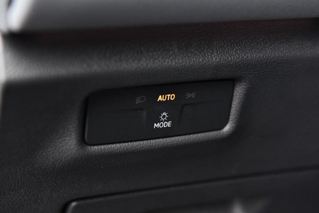 Volkswagen Tiguan Vehicle Full-screen Gallery Image 11