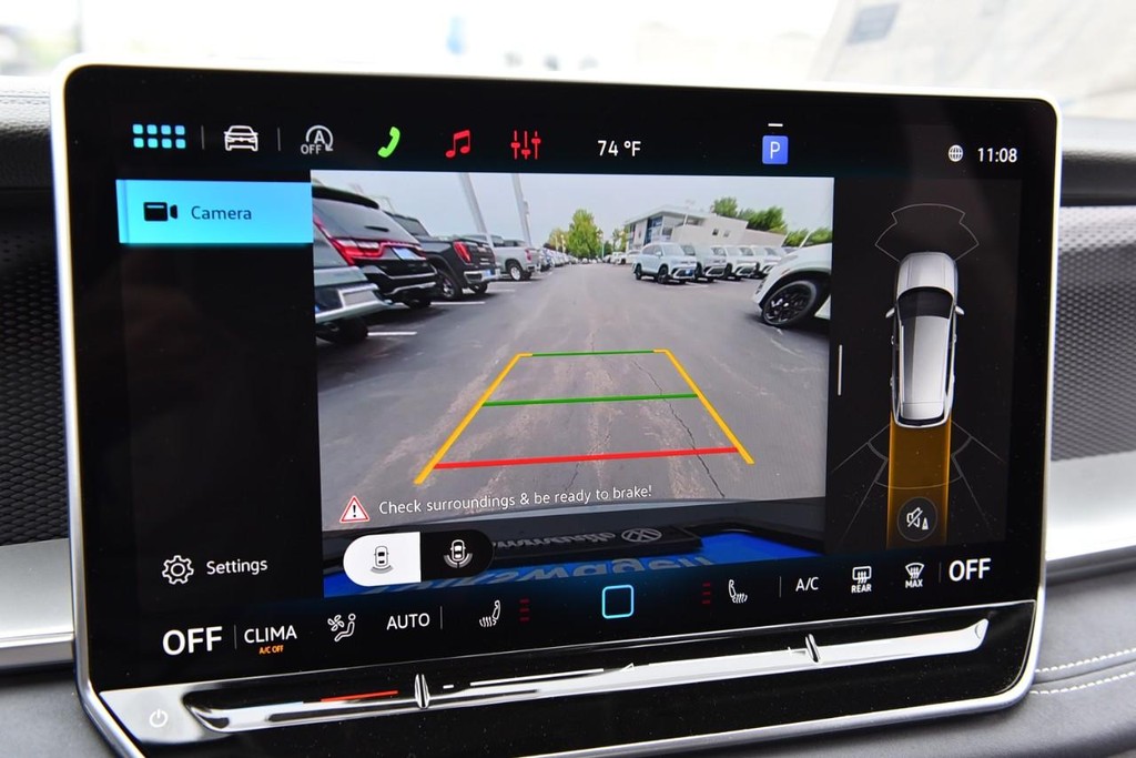 Volkswagen Tiguan Vehicle Full-screen Gallery Image 13