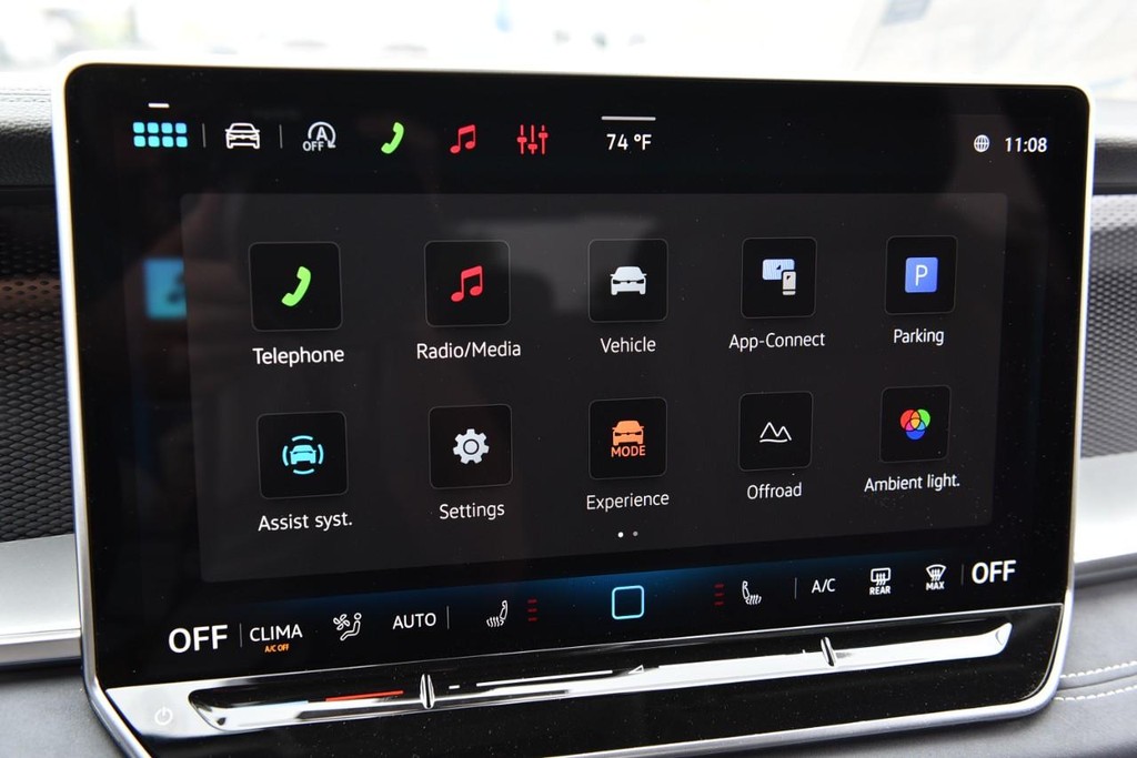 Volkswagen Tiguan Vehicle Full-screen Gallery Image 15