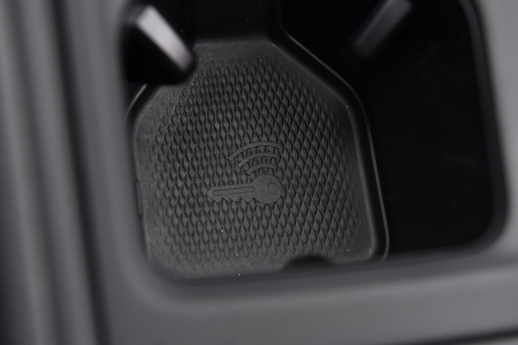Volkswagen Tiguan Vehicle Full-screen Gallery Image 16