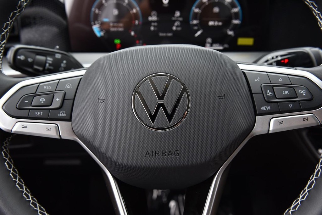 Volkswagen Tiguan Vehicle Full-screen Gallery Image 18