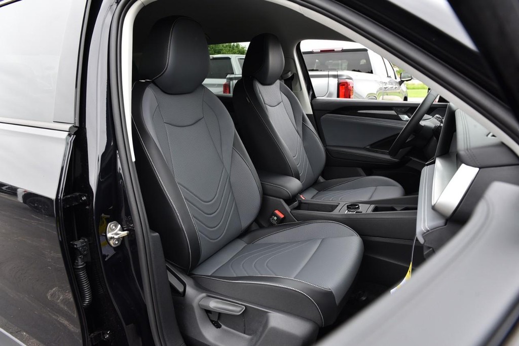 Volkswagen Tiguan Vehicle Full-screen Gallery Image 20