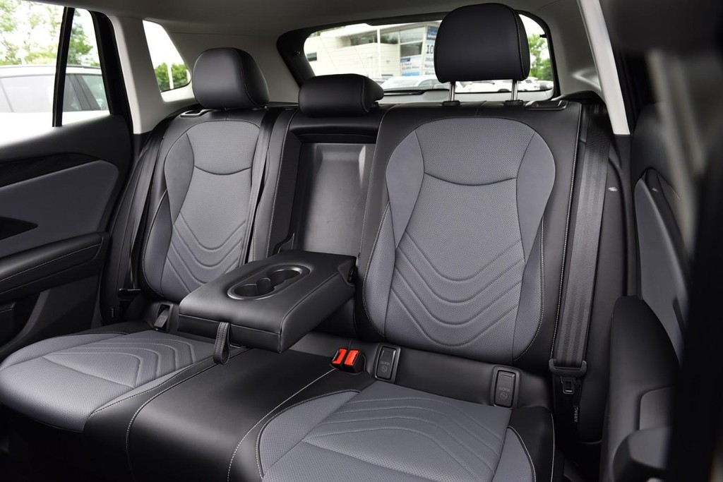 Volkswagen Tiguan Vehicle Full-screen Gallery Image 21