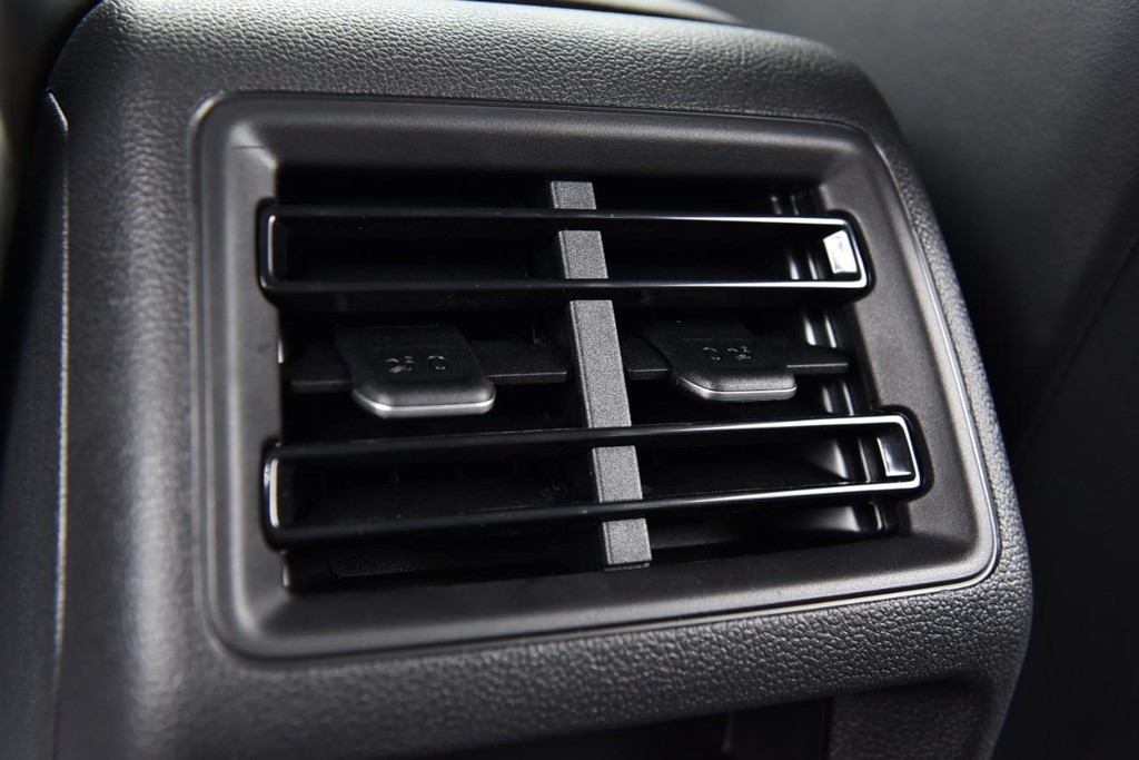 Volkswagen Tiguan Vehicle Full-screen Gallery Image 22