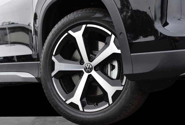 Volkswagen Tiguan Vehicle Image 03