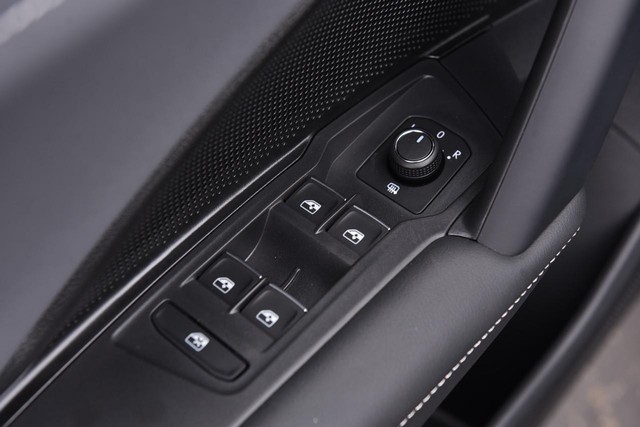 Volkswagen Tiguan Vehicle Image 08