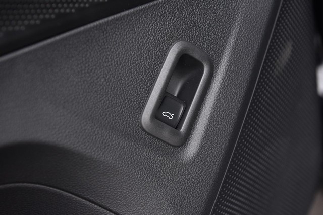 Volkswagen Tiguan Vehicle Image 09
