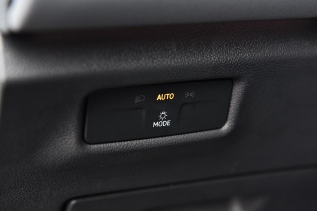 Volkswagen Tiguan Vehicle Image 11