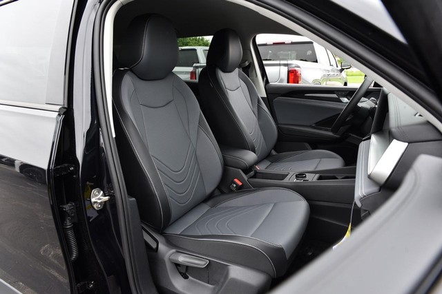 Volkswagen Tiguan Vehicle Image 20