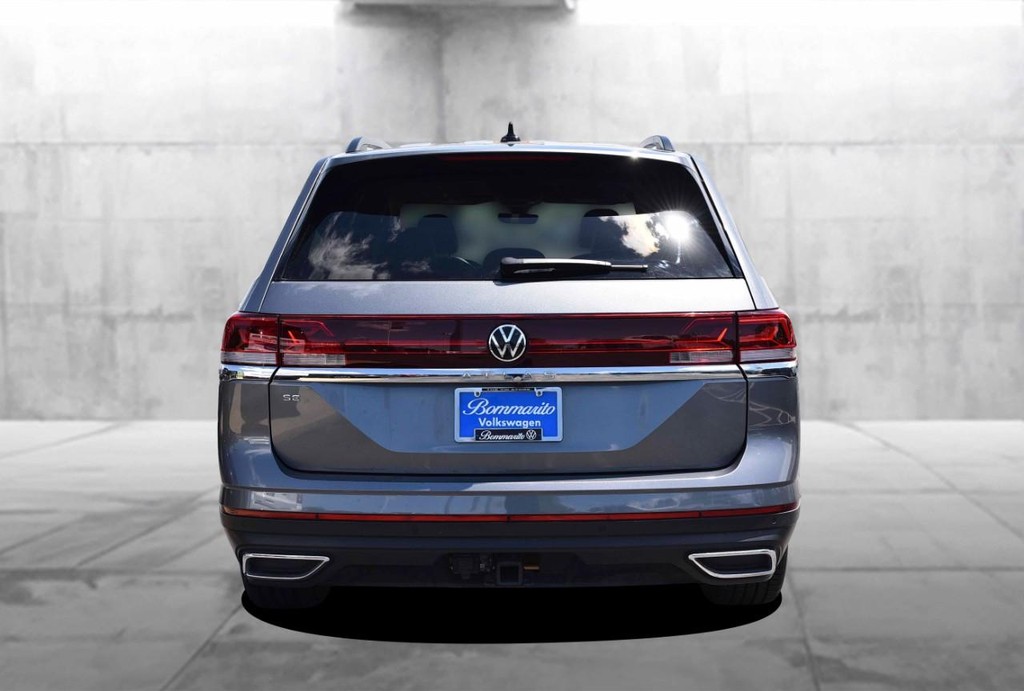 Volkswagen Atlas Vehicle Full-screen Gallery Image 6