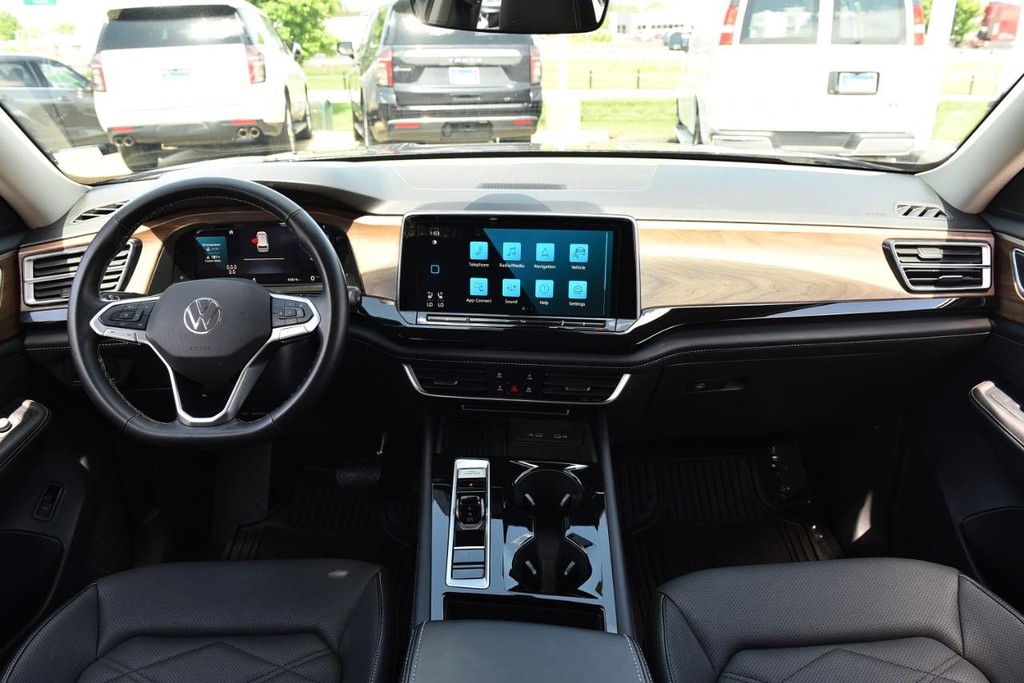 Volkswagen Atlas Vehicle Full-screen Gallery Image 7