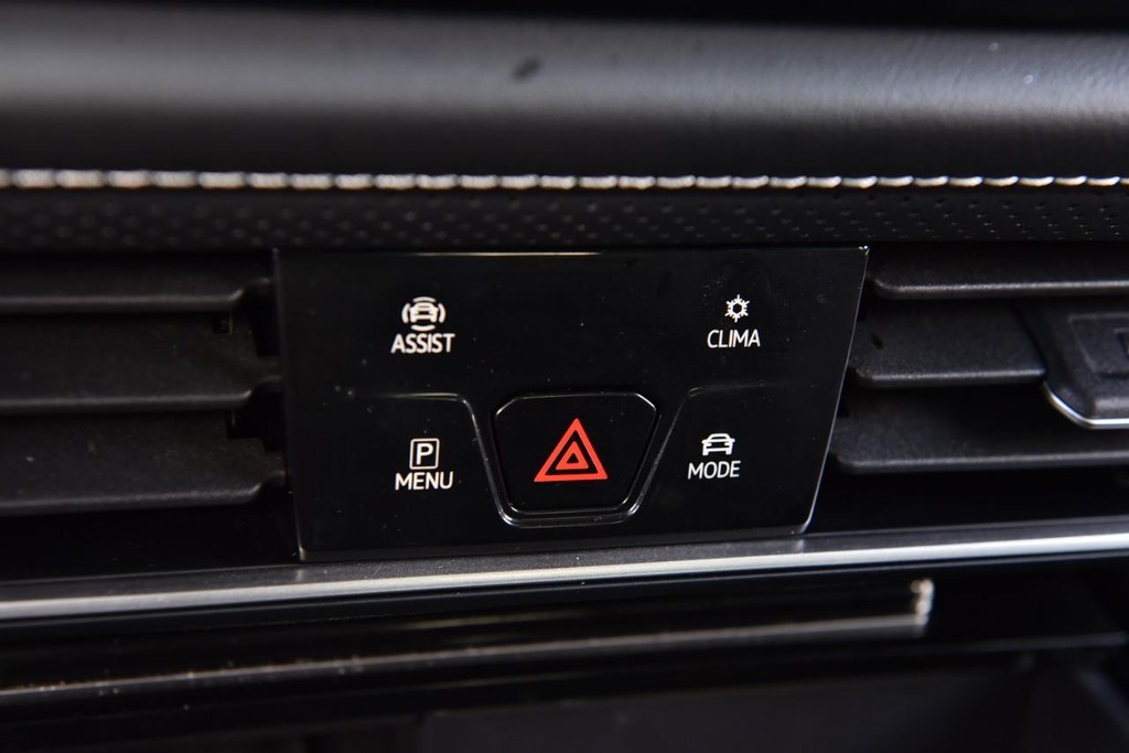 Volkswagen Atlas Vehicle Full-screen Gallery Image 15