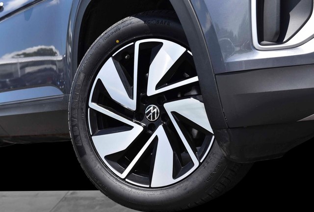 Volkswagen Atlas Vehicle Image 03