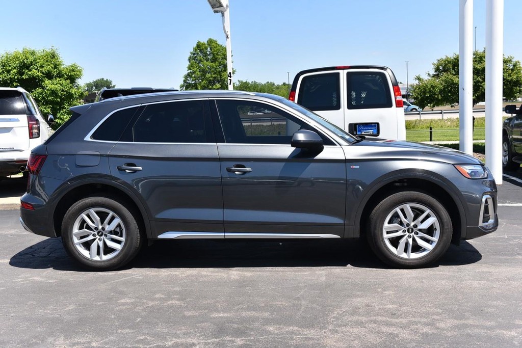 Audi Q5 Vehicle Full-screen Gallery Image 05