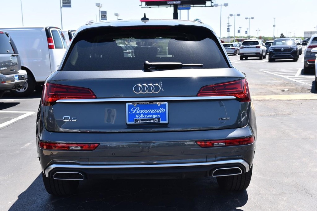 Audi Q5 Vehicle Full-screen Gallery Image 06