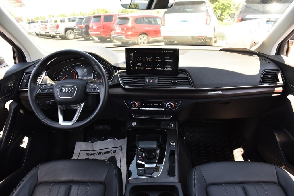 Audi Q5 Vehicle Full-screen Gallery Image 07