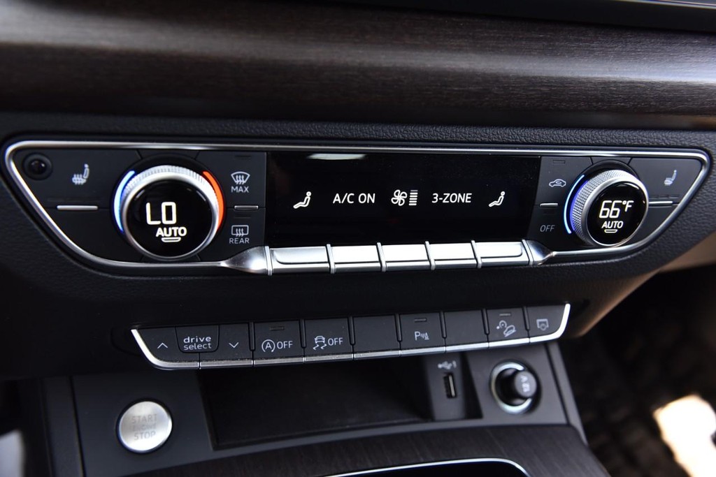 Audi Q5 Vehicle Full-screen Gallery Image 16