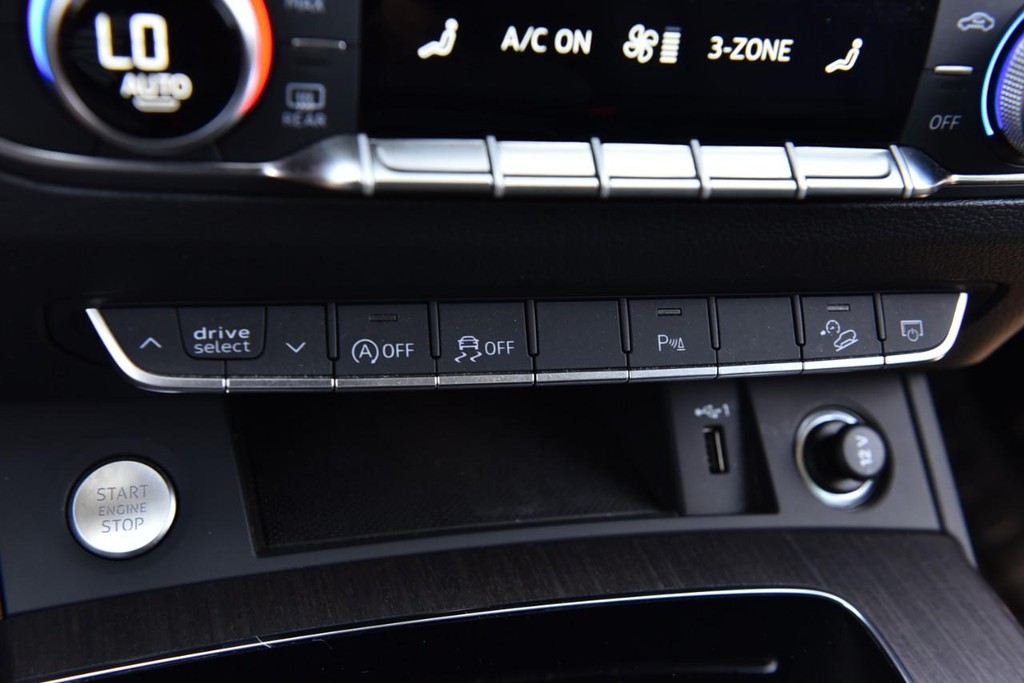 Audi Q5 Vehicle Full-screen Gallery Image 17