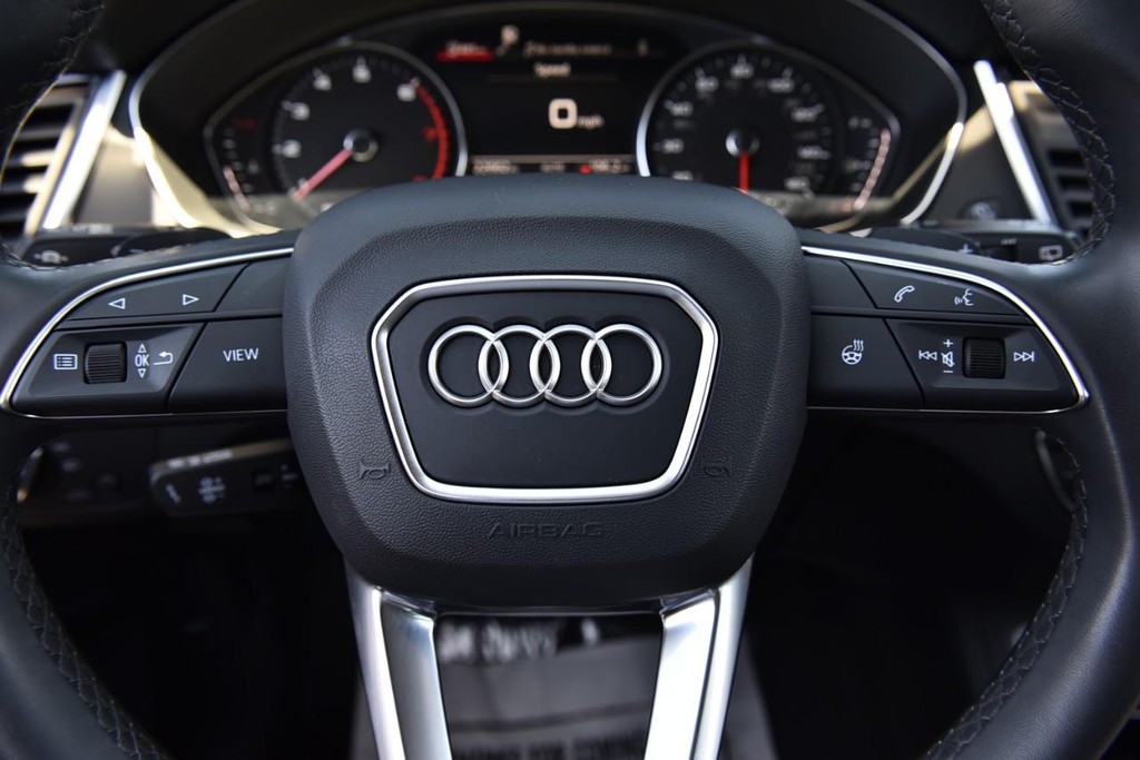 Audi Q5 Vehicle Full-screen Gallery Image 19