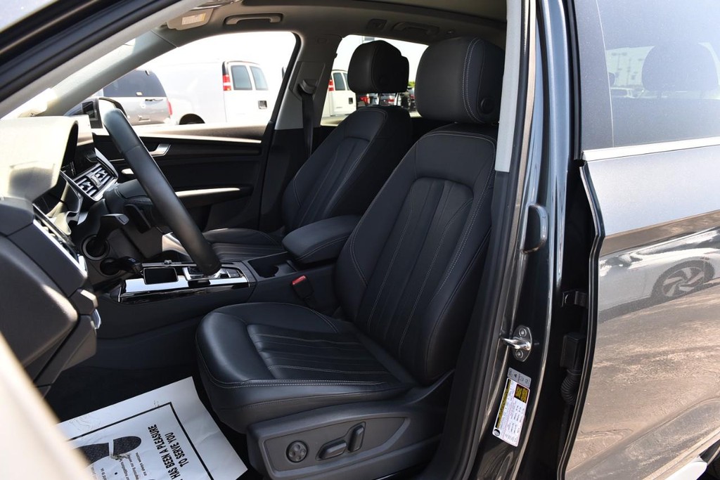 Audi Q5 Vehicle Full-screen Gallery Image 20