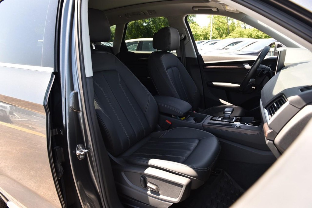 Audi Q5 Vehicle Full-screen Gallery Image 21