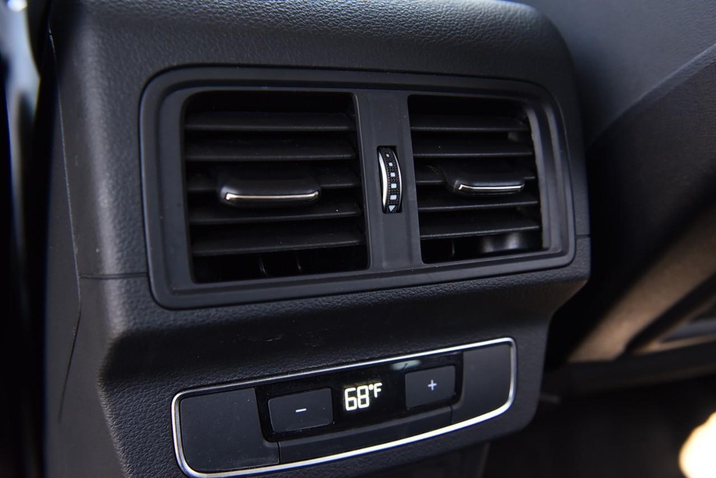 Audi Q5 Vehicle Full-screen Gallery Image 24