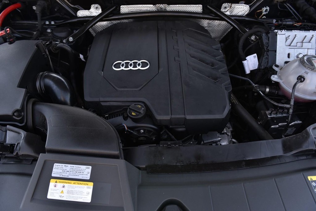 Audi Q5 Vehicle Full-screen Gallery Image 28